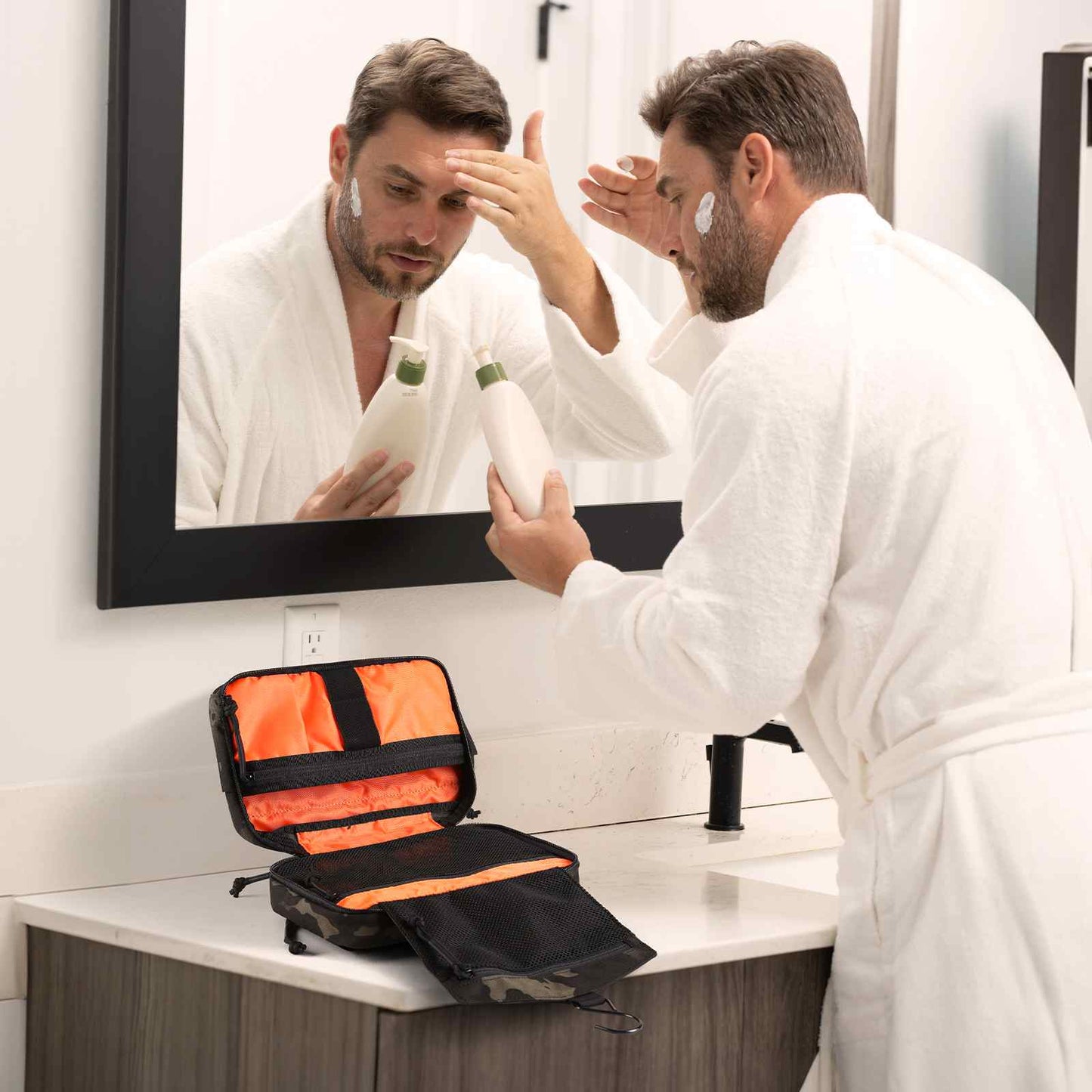 Votagoo Large Capacity Hanging Toiletry Bag Waterproof Makeup Cosmetic Bag Portable Travel Organizer