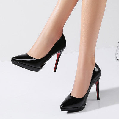 Stiletto pointed high heels - Convenient store