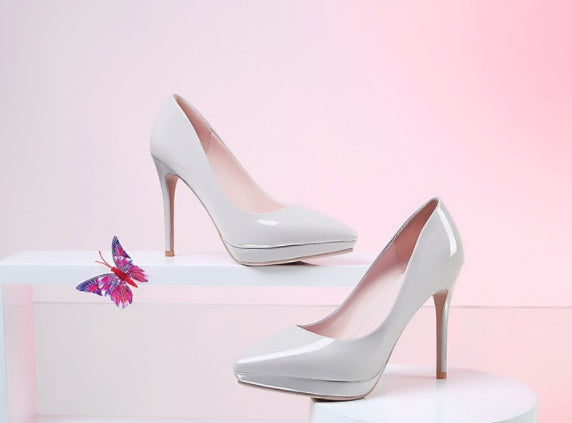 Stiletto pointed high heels - Convenient store