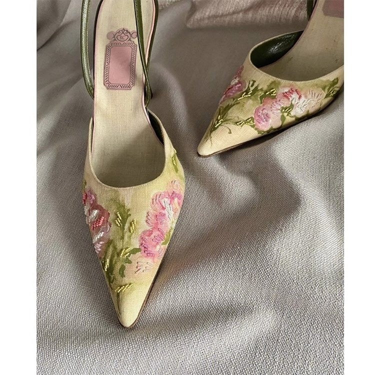 Vintage Pointed Embroidered High Heels - Convenient store
