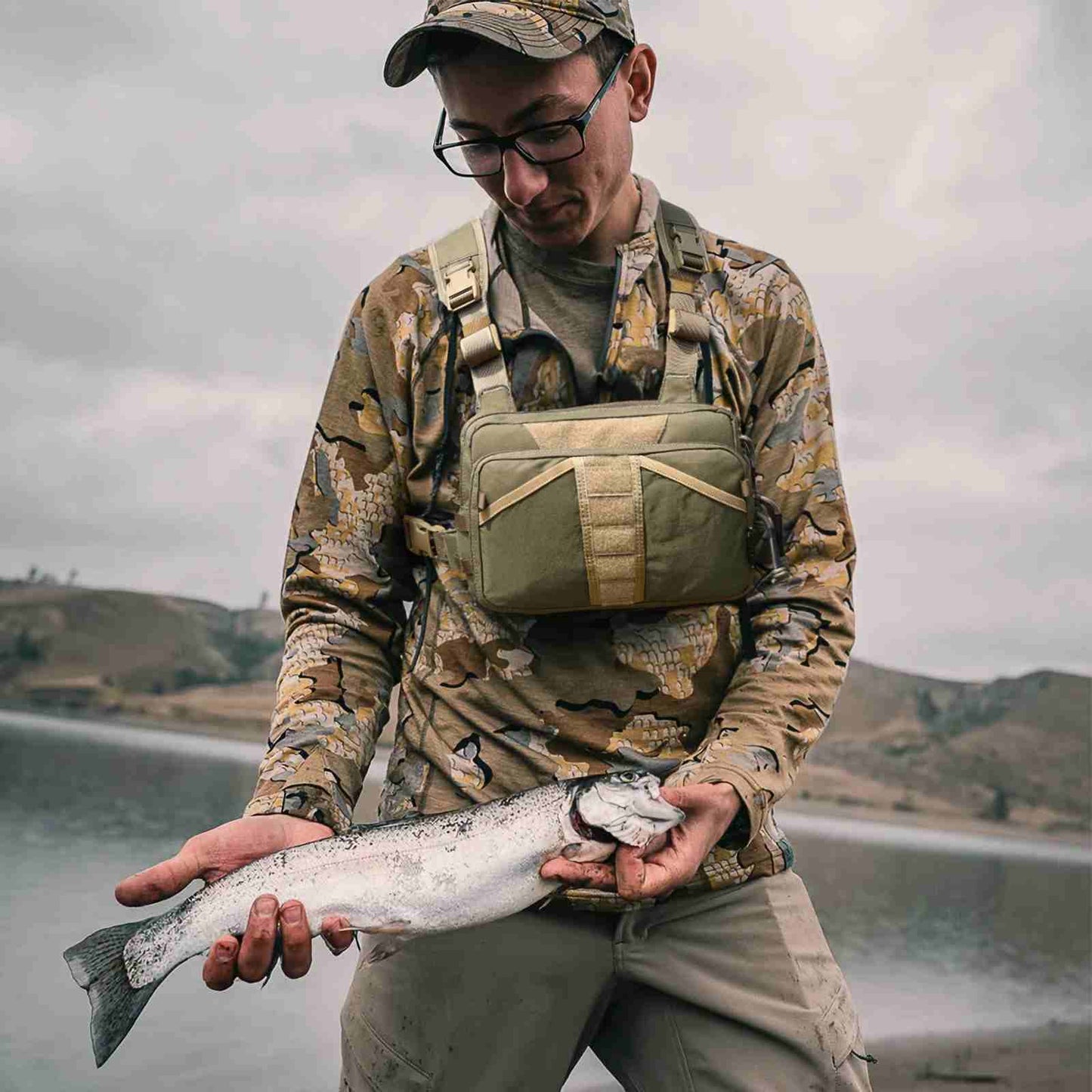 Votagoo Fishing Chest Pack, Fly Fishing Bag for Men and Women, Tackle and Fly Boxes Storage Pack, Hunting Binocular Pack