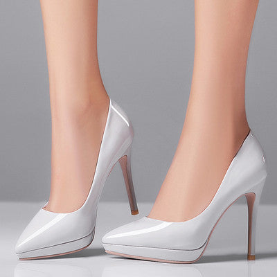 Stiletto pointed high heels - Convenient store