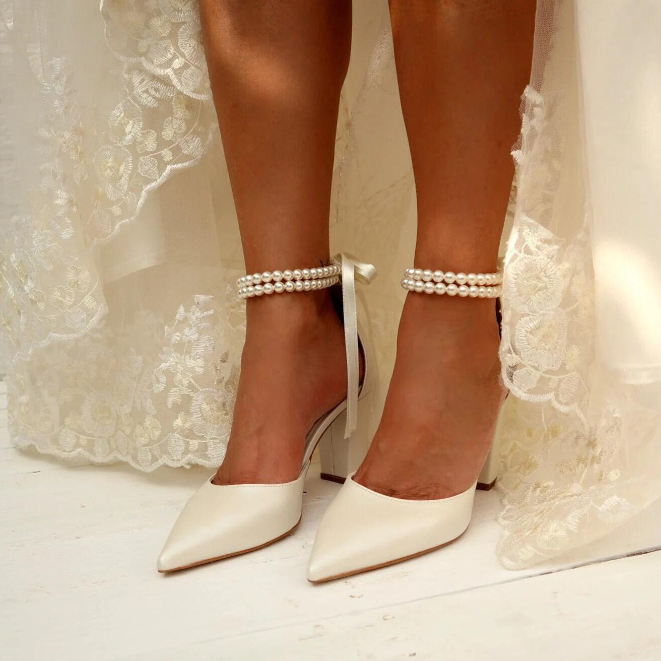 New Spring And Summer Wedding Pointed Women's Chunky Heel Pearl Ribbon Plus Size Shoes - Convenient store