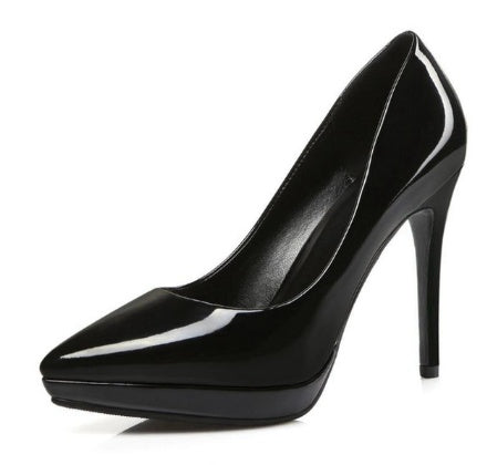 Stiletto pointed high heels - Convenient store