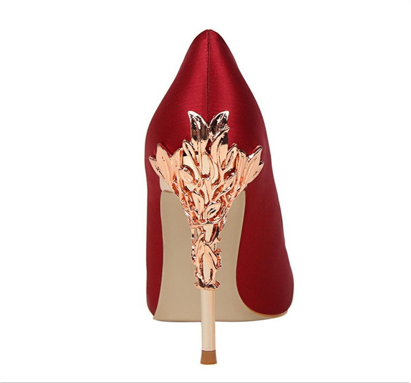 Pointy silver high heels - Convenient store