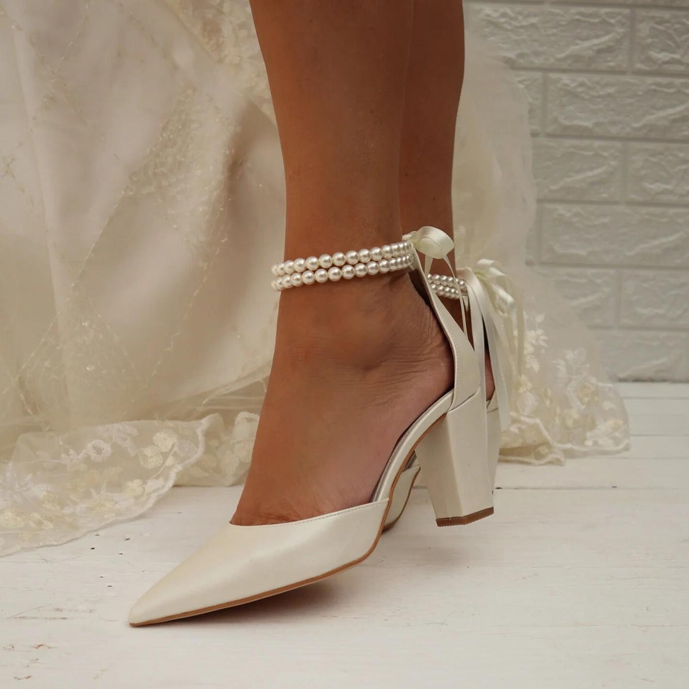 New Spring And Summer Wedding Pointed Women's Chunky Heel Pearl Ribbon Plus Size Shoes - Convenient store